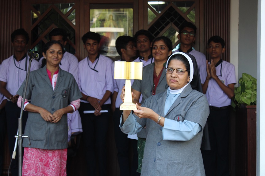 DCL SCHOLARSHIP BRIGHT STAR AWARD